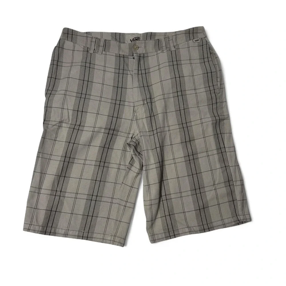 Vans gray and beige plaid shorts size 34 #skater #plaid